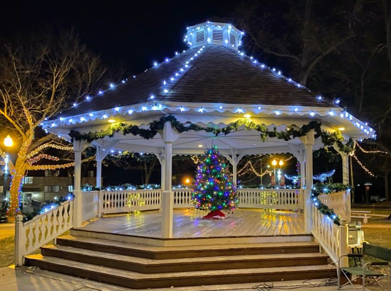 waconia city square park gazebo decorated with christmas tree and lights